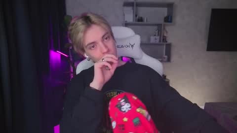 Snapshot of abslut chatting on 21, 12, 2025 Nick online show from 21, 12, 2025