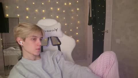 Snapshot of abslut chatting on 2, 2, 2026 Nick online show from 2, 2, 2026