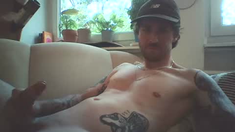 Snapshot of achix2704 chatting on 8, 7, 2026 achix2704 online show from 8, 7, 2026