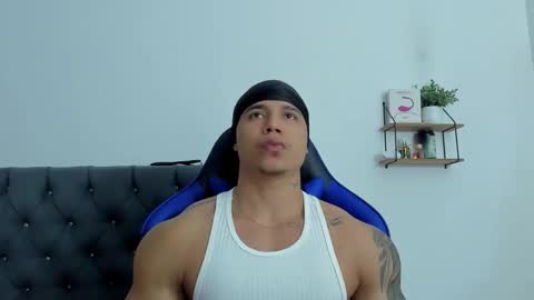 adam boss online show from 17, 12, 2025