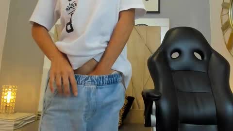 Snapshot of adams_bobby chatting on 3, 11, 2025 Adams Bobby online show from 3, 11, 2025