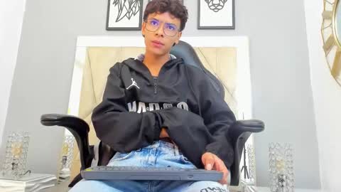 Snapshot of adams_bobby chatting on 4, 11, 2025 Adams Bobby online show from 4, 11, 2025