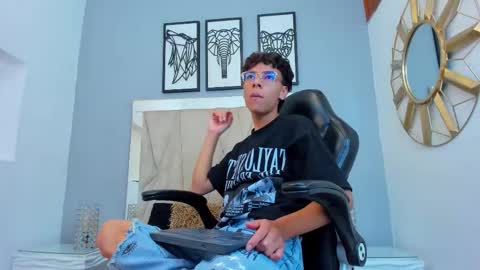 Snapshot of adams_bobby chatting on 7, 11, 2025 Adams Bobby online show from 7, 11, 2025