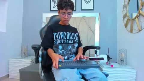 Snapshot of adams_bobby chatting on 10, 11, 2025 Adams Bobby online show from 10, 11, 2025