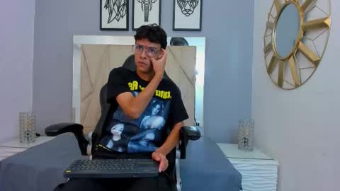 Snapshot of adams_bobby chatting on 14, 11, 2025 Adams Bobby online show from 14, 11, 2025