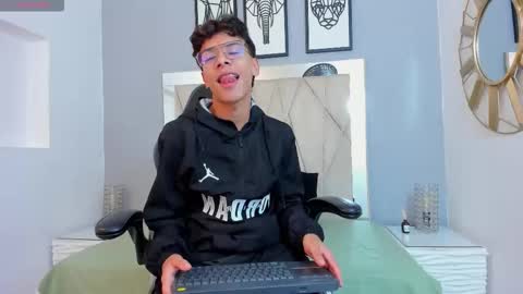 Snapshot of adams_bobby chatting on 30, 11, 2025 Adams Bobby online show from 30, 11, 2025