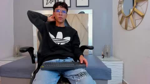 Snapshot of adams_bobby chatting on 2, 12, 2025 Adams Bobby online show from 2, 12, 2025