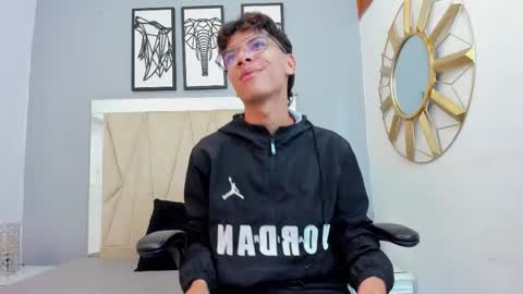 Snapshot of adams_bobby chatting on 17, 12, 2025 Adams Bobby online show from 17, 12, 2025