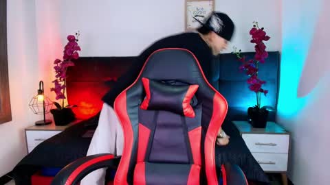 AdamsWalkerr  online show from 31, 3, 2026