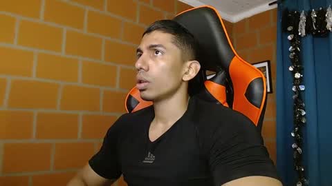 Adan Sin online show from 4, 2, 2025