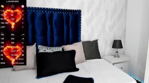 NIcolle online show from 12, 9, 2025