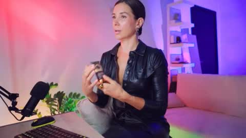 Snapshot of addictsqueen chatting on 27, 10, 2025 ADDICTION online show from 27, 10, 2025