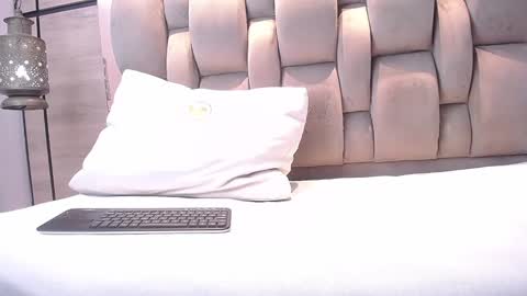 adela chase online show from 20, 1, 2025