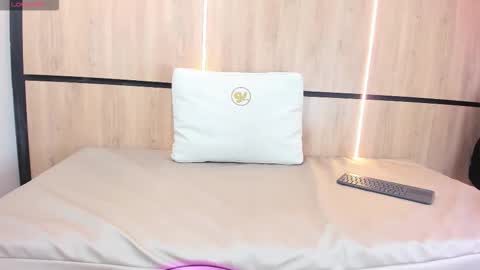 adela chase online show from 23, 12, 2025