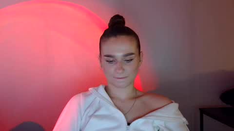 Adele Amore online show from 3, 3, 2025