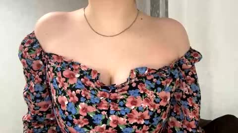 Snapshot of adele_veli chatting on 7, 1, 2025 adele_veli online show from 7, 1, 2025