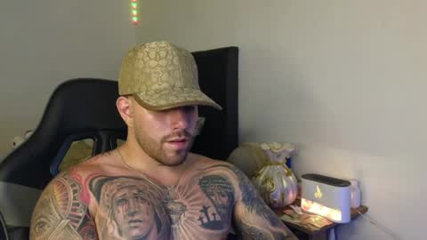 Snapshot of ades_lowe chatting on 6, 5, 2026 Ades online show from 6, 5, 2026