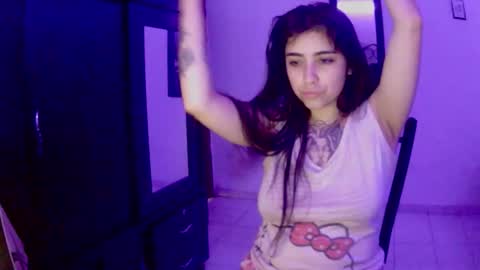 Snapshot of adri_gomez1 chatting on 4, 12, 2025 online show from 4, 12, 2025