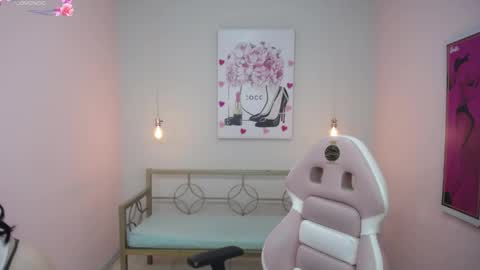 Adri  online show from 10, 4, 2026