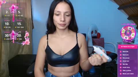 Snapshot of adri_miller chatting on 5, 1, 2025 adri miller online show from 5, 1, 2025