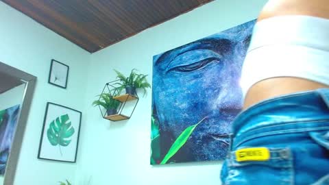 Snapshot of adrian_rae chatting on 10, 1, 2025   online show from 10, 1, 2025