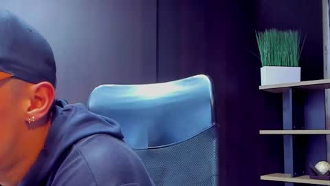 Snapshot of adrian_rae chatting on 30, 9, 2025   online show from 30, 9, 2025