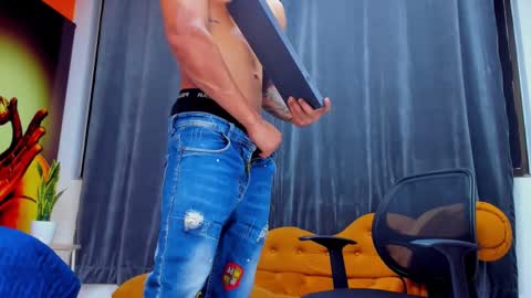 Snapshot of adrian_rae chatting on 26, 11, 2025 online show from 26, 11, 2025