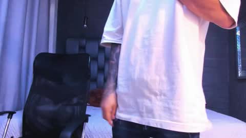 Snapshot of adrian_rae chatting on 29, 11, 2025 online show from 29, 11, 2025