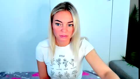 Snapshot of adriana_coy_ chatting on 10, 6, 2026 Adriana online show from 10, 6, 2026