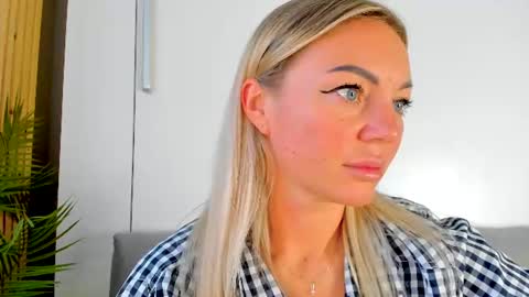 Snapshot of adriana_coy_ chatting on 3, 8, 2026 Adriana online show from 3, 8, 2026