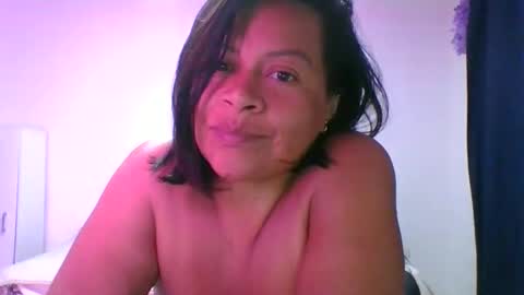 Snapshot of adrianagogo18 chatting on 18, 10, 2025 adrianagogo18 online show from 18, 10, 2025