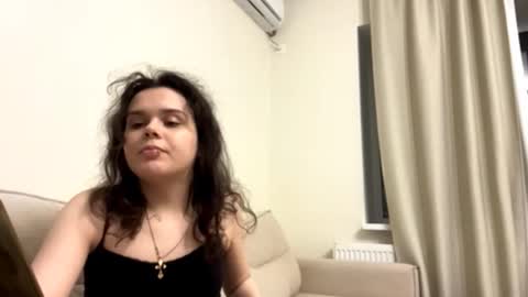 adrianemenoni online show from 18, 11, 2025