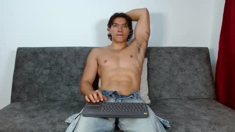 adriel_escalante online show from 23, 10, 2025