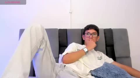 Snapshot of adrien_silex chatting on 15, 4, 2026 adrien_silex online show from 15, 4, 2026