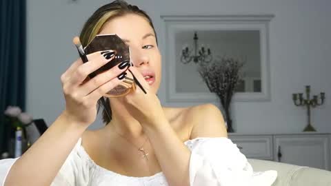 Aelia online show from 26, 9, 2025