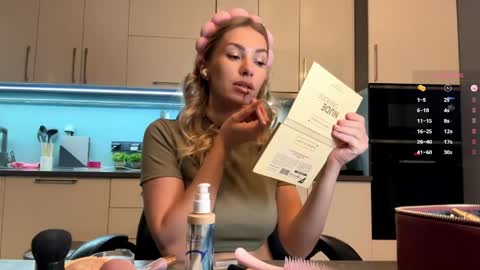 Snapshot of afterdeep chatting on 9, 5, 2026 Mila -call me cute online show from 9, 5, 2026