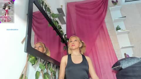 Snapshot of agatadelphine_mr chatting on 1, 3, 2025 Agatadelphine online show from 1, 3, 2025