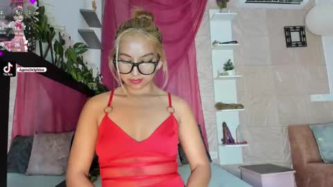 Snapshot of agatadelphine_mr chatting on 11, 3, 2025 Agatadelphine online show from 11, 3, 2025