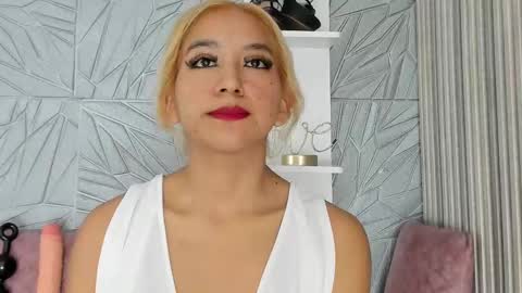 Snapshot of agatadelphine_mr chatting on 6, 10, 2025 Agatadelphine online show from 6, 10, 2025