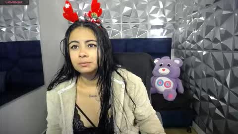 Snapshot of agatha15_ chatting on 15, 12, 2025 Agatha online show from 15, 12, 2025