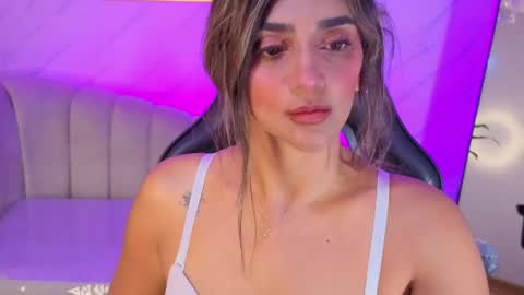 Snapshot of agatha_brooks_t chatting on 20, 5, 2026 AGATHA online show from 20, 5, 2026