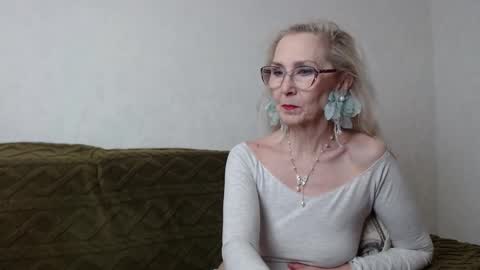 Snapshot of agatha_moore_ chatting on 3, 2, 2025 Agatha online show from 3, 2, 2025