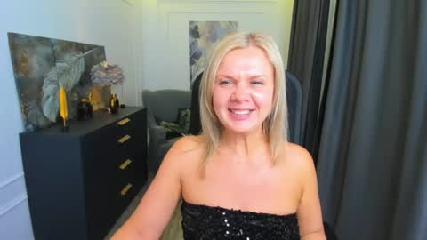 Snapshot of agathaklouin chatting on 5, 5, 2026 Agatha online show from 5, 5, 2026