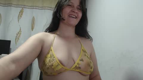 Snapshot of agel_sw1 chatting on 8, 10, 2025 Angel online show from 8, 10, 2025