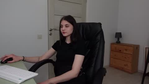 Snapshot of agelina_summer chatting on 6, 1, 2025 Agelina Lilly Laura online show from 6, 1, 2025