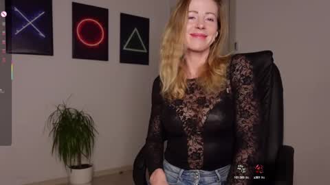 Snapshot of agelina_summer chatting on 1, 3, 2025 Agelina Lilly Laura online show from 1, 3, 2025
