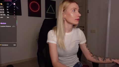 Snapshot of agelina_summer chatting on 12, 3, 2025 Agelina Lilly Laura online show from 12, 3, 2025