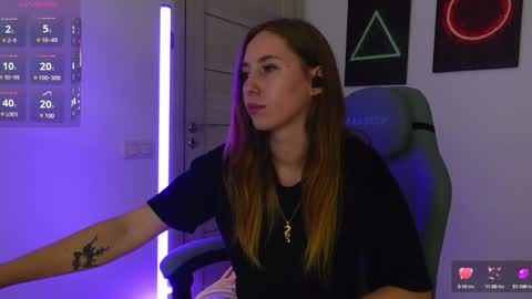 Snapshot of agelina_summer chatting on 18, 9, 2025 Agelina Lilly Laura online show from 18, 9, 2025