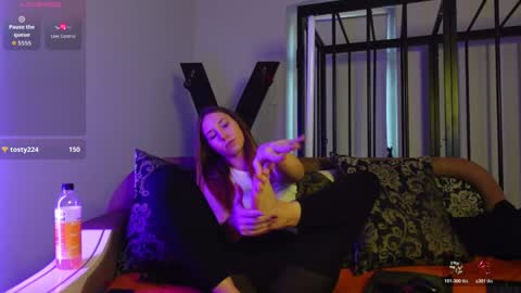 Snapshot of agelina_summer chatting on 25, 10, 2025 Agelina Lilly Laura online show from 25, 10, 2025