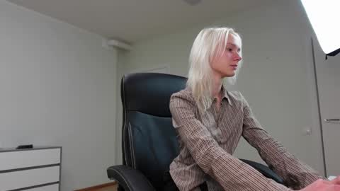 Snapshot of agelina_summer chatting on 19, 11, 2025 Agelina Lilly Laura online show from 19, 11, 2025